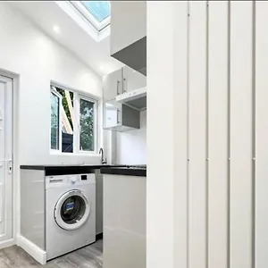  Apartment Apartment/flat United Kingdom